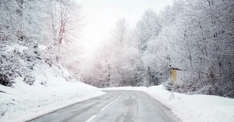 Движение ограничили из за непогоды на дорогах девяти регионов Казахстана