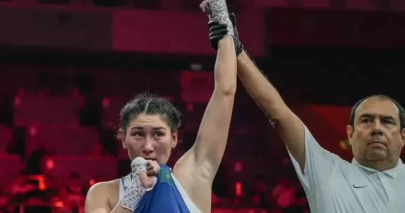 Боксшы Аида Абикеева сынған қолымен жеңіске жетті