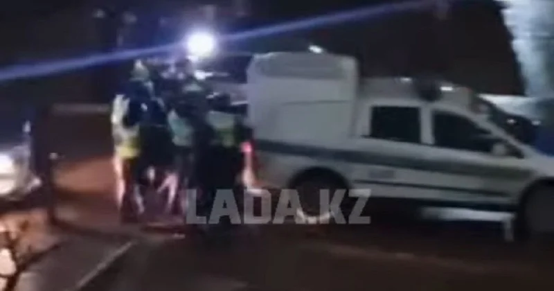 Погром на парковке устроил пьяный водитель в Актау (видео)