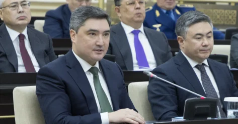 Законопроекты вносятся в мажилис с опозданием премьер