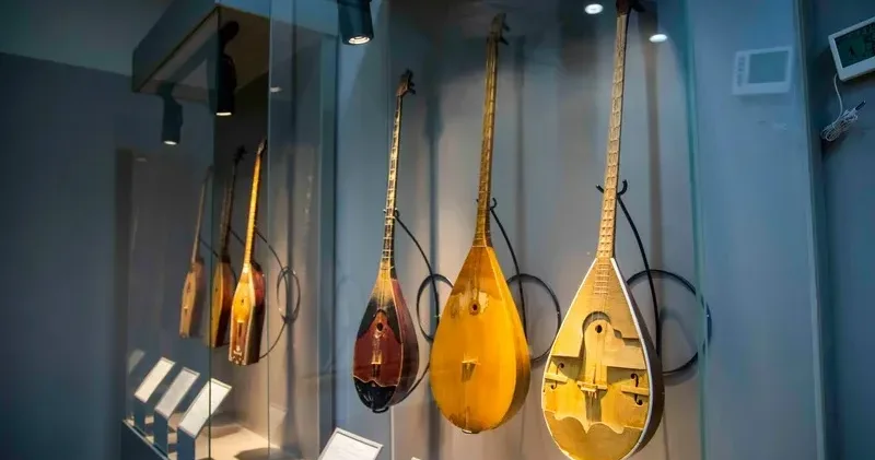 Қостанай облысының тұрғыны Димаштың мексикалық жанкүйеріне сәлемдеме ретінде домбыра салып жіберді