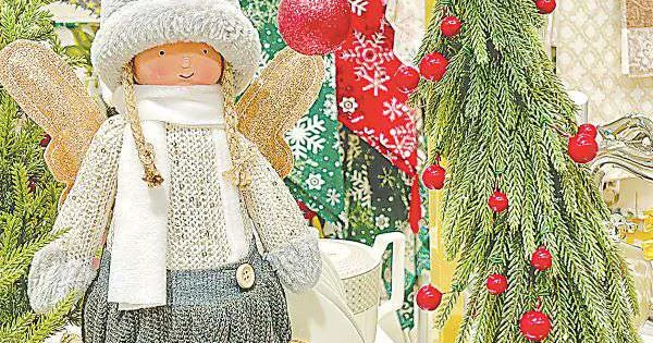 В стекле игрушек замерев...