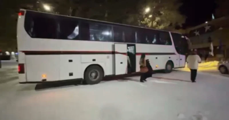 Қар құрсауында қалған жолаушыларға көмек көрсетілді