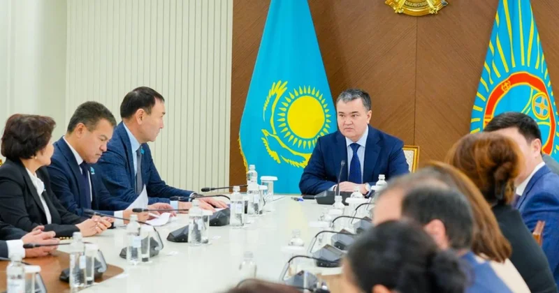 “Вместе с народом”: как партия AMANAT меняет Астану