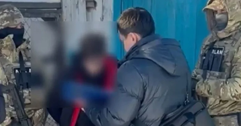 Спецназ нагрянул к 19 летнему парню после контрольной закупки в области Жетісу (видео)