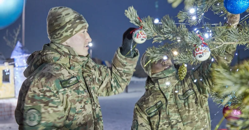 Елордалық ұландықтар өз күшімен мұз қалашығын жасады
