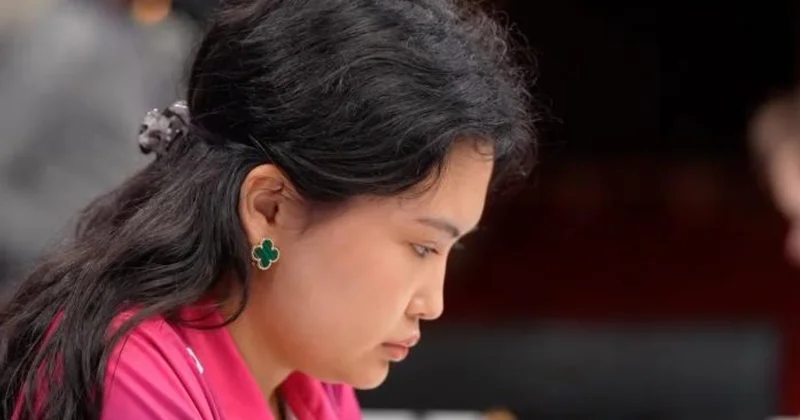 Президент наградил орденом Бибисару Асаубаеву за историческую победу