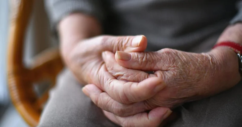 Пенсионерка из Казахстана избила полицейских в российском аэропорту из за бутылки с маслом