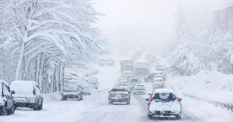 Более 500 машин застряли на трассе Караганда Астана из за непогоды