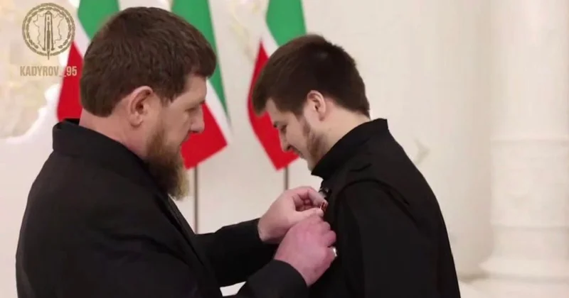 Кадыров вручил очередную награду своему сыну