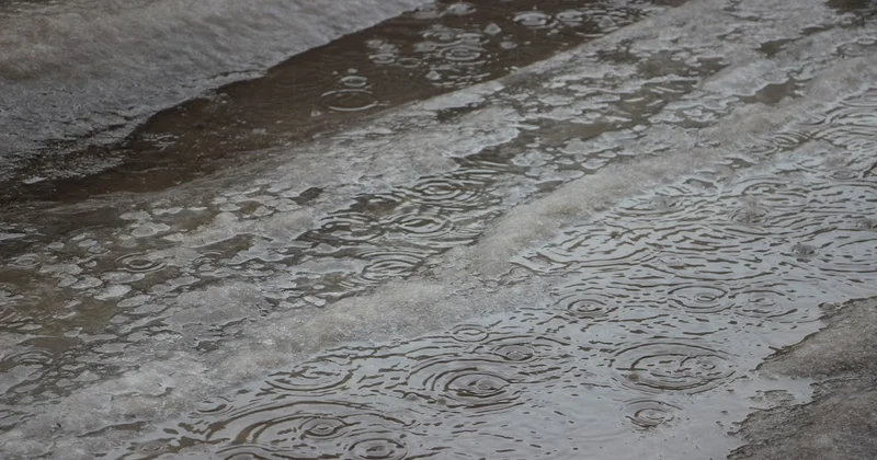 Дождь вызвал гололёд в Астане