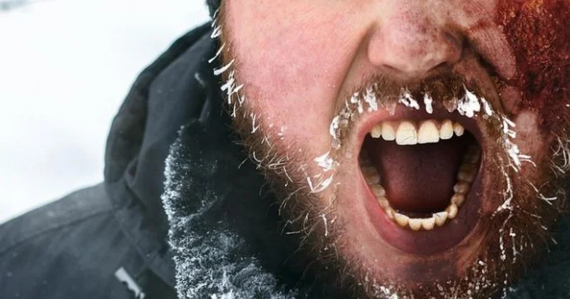 Люди ушли под асфальт и получили ожоги в России