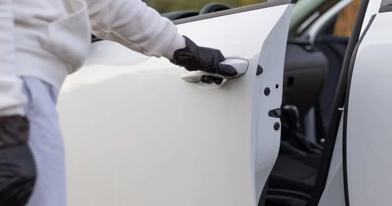 В Алматы угонщик попал в ловушку полиции (ВИДЕО)