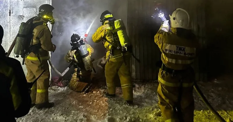 Гараж с несколькими авто горел в Степногорске