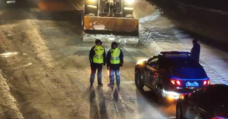 Грузовик съехал в кювет на трассе Усть Каменогорск Семей