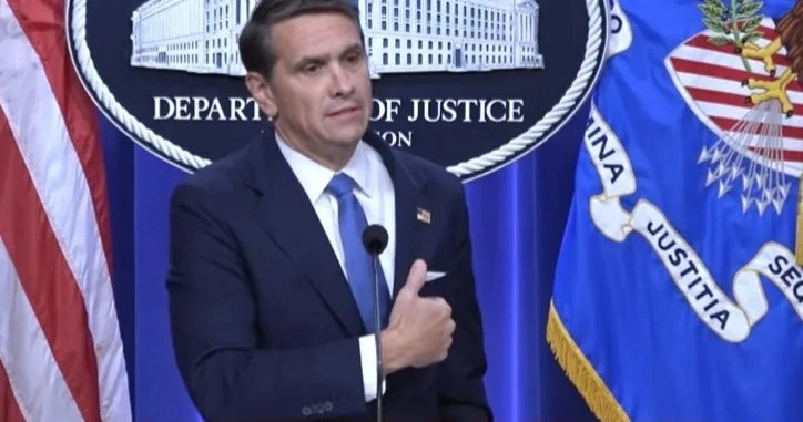 АҚШ Әділет министрлігі Эпштейн мен Максвелл ісі бойынша 3,5 млн беттік құжатты жариялады