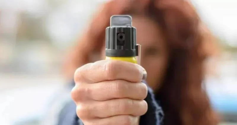 Өскеменде мектеп оқушысы автобус ішінде бұрыш баллонын шашып жіберді