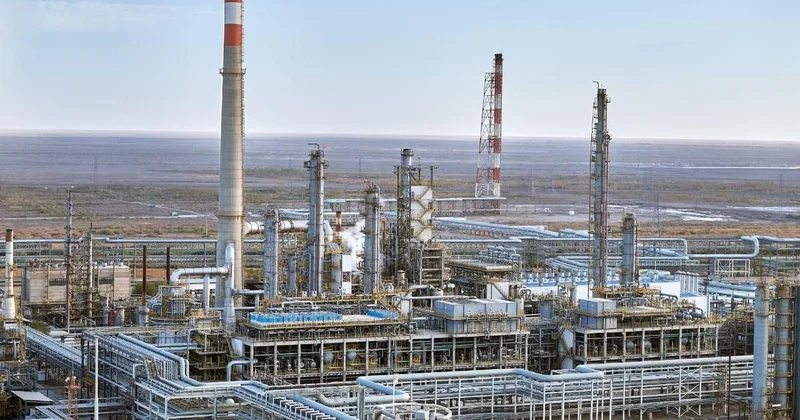 Жаловались на едкий запах: Атырауский НПЗ оштрафовали на 520 млн тенге
