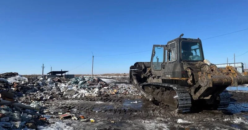 600 литров алкоголя попали под гусеницы бульдозера в Петропавловске