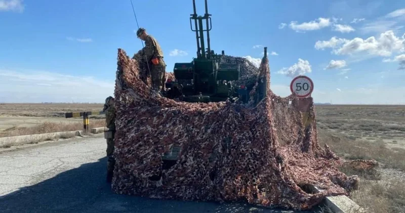 Атыраудағы ірі мұнай кен орны маңында әскери техника пайда болды