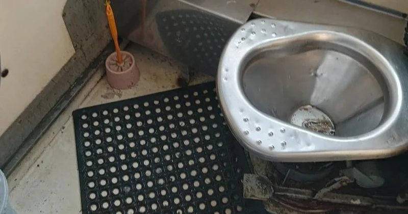 Казахстанку облило содержимым туалета в поезде Астана Петропавловск