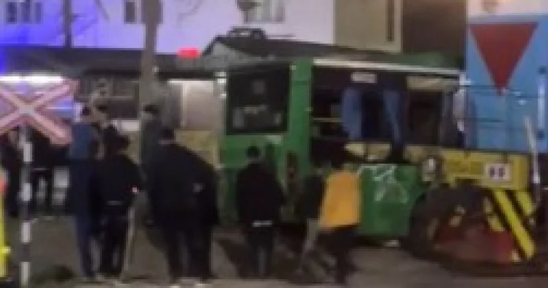 Алматы маңында пойыз бен автобус соқтығысты
