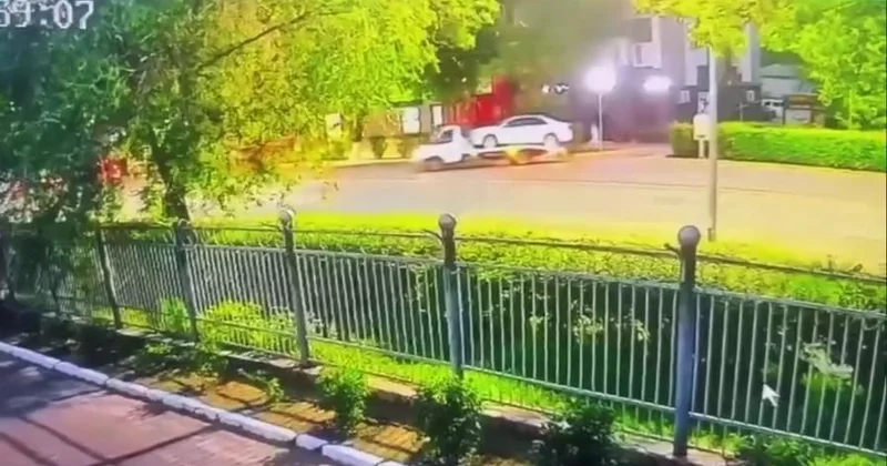 Оралда ер адам ұнатқан көлігін эвакуатормен алып кеткен