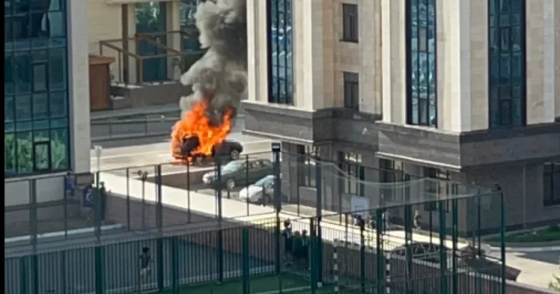 Автомобиль горел на проезжей части в Астане: есть пострадавшие