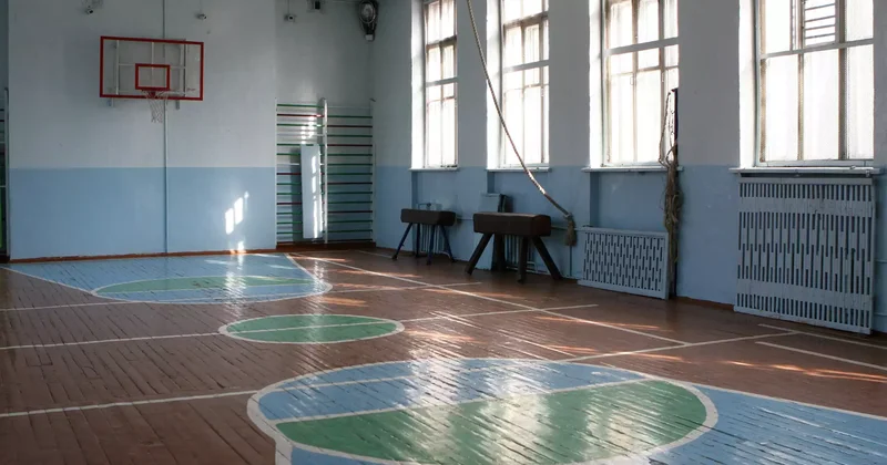 Петропавлда мектептегі жөндеу жұмыстары кезінде екі әйел биіктен құлап кетті