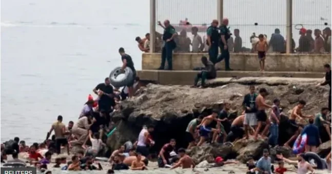 Мароккодан Сеутаға 40 мыңнан астам мигрант өтті