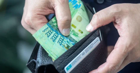 17 охранников пожаловались на задолженность по зарплате в Карагандинской области