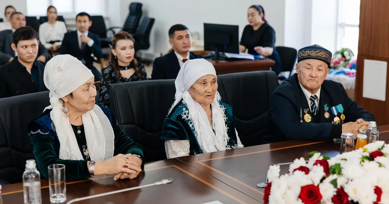 Атырауда мерейтой иелері мен жас отбасылар марапатталды