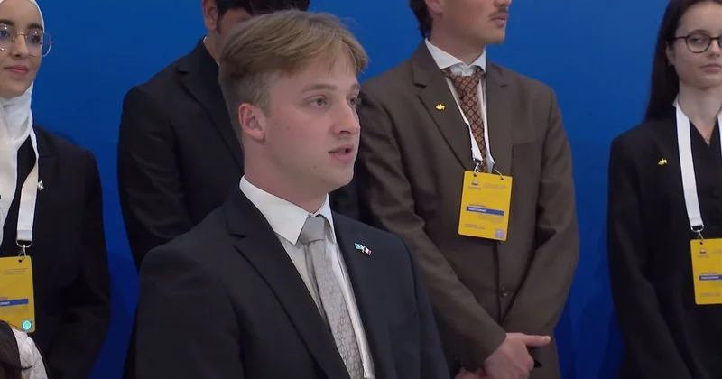 Студент француз из казахстанского вуза пообщался с Токаевым на казахском языке