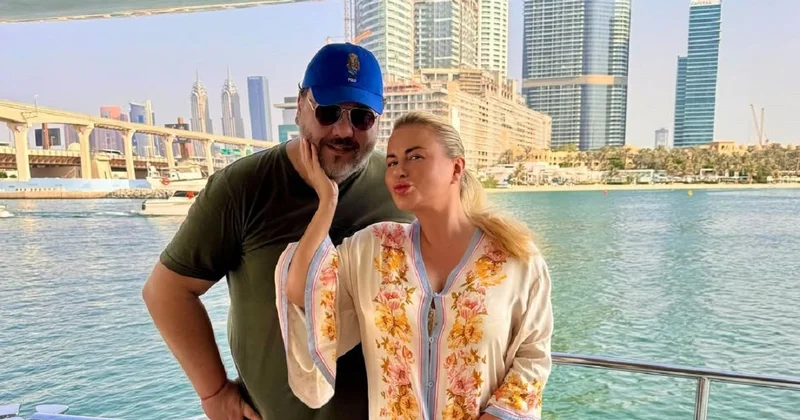 Одно лицо : Семенович показала фото с отдыха с возлюбленным в Дубае