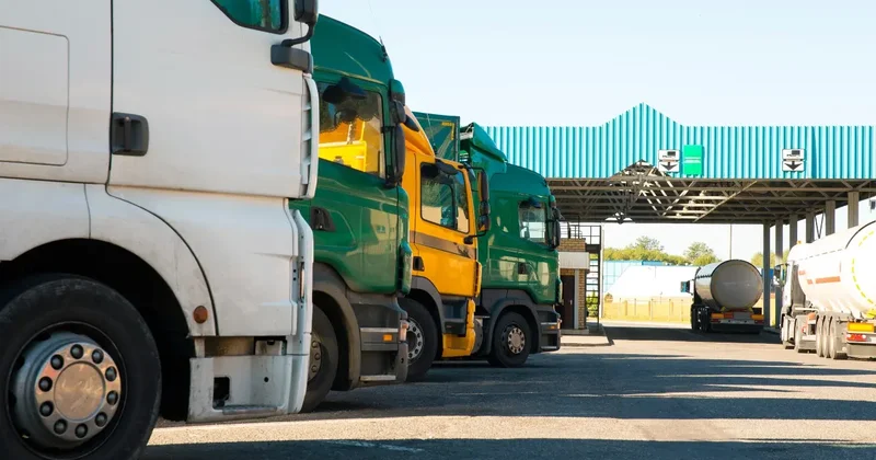 Грузоперевозчики пожаловались на блокировку 50 тысяч машин: что ответили в Минтрансе