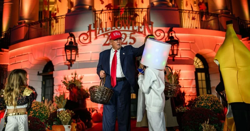 Трамп устроил Хэллоуин в Белом доме (видео)