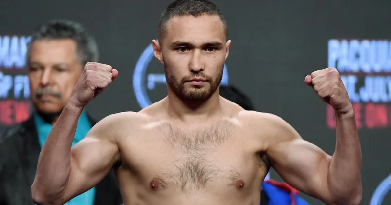 Экс чемпион мира по боксу из Казахстана побывал в нокдауне и проиграл бой за титул