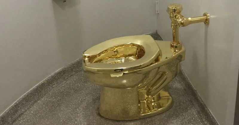Золотой унитаз выставят на аукцион за 10 млн долларов в США