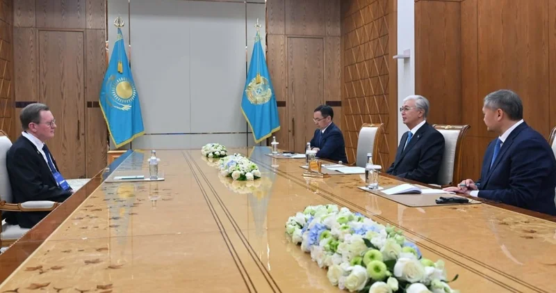 Мемлекет басшысы Queen’s University Belfast президенті және вице канцлерімен кездесті