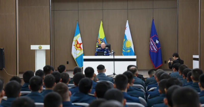 Қорғаныс министрі жаңадан ашылған әскери спорт колледжінің кадеттерімен кездесті