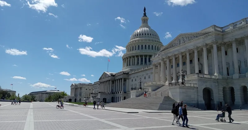 Шатдаунды тоқтату керек Трамп Үкімет жұмысын қайта қалпына келтіруге шақырды