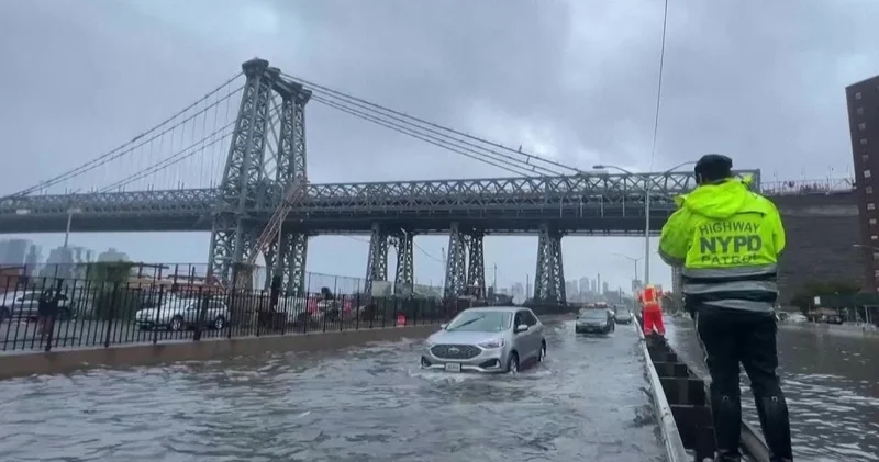Нью Йорктегі су тасқынынан екі адам қаза тапты