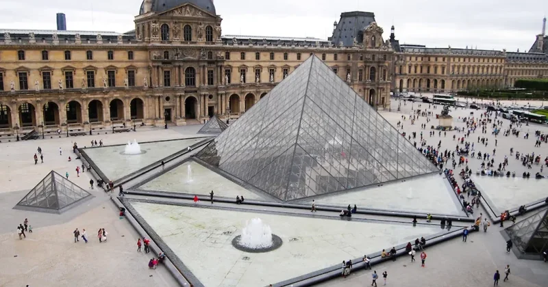 Ограбление Лувра: арестованы еще пять подозреваемых