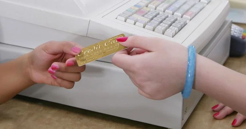 Хотела помочь семье : мать 10 детей из Актау оштрафовали за работу ее 17 летней дочери