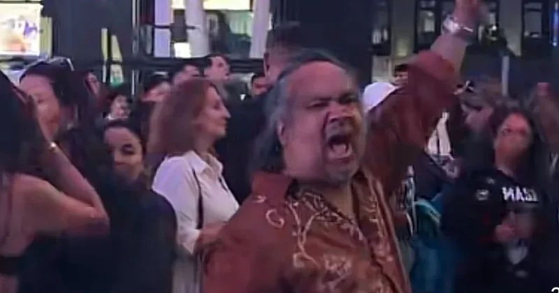 Иностранный фанат эпично выкрикнул Казахстан! на концерте Димаша