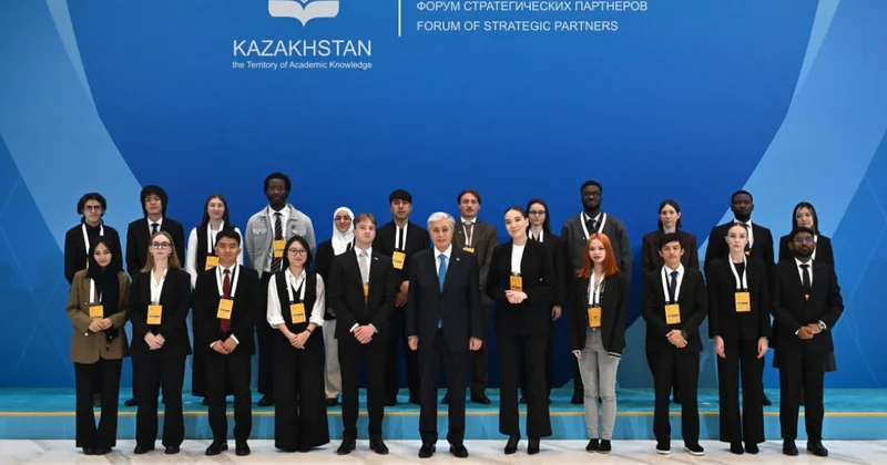 Президент еліміздегі шетелдік студенттермен әңгімелесті