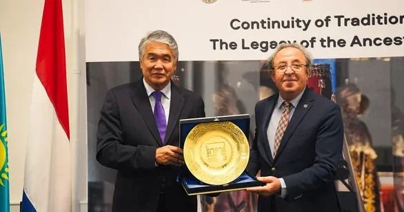 В Амстердаме открылась выставка музея Алматы