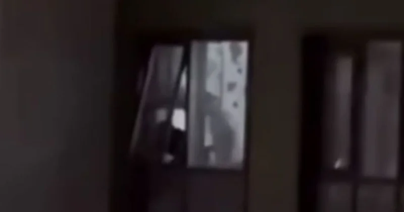 Пакет упал на мужчину с тремя детьми : шалость подростков сняли на видео в Астане