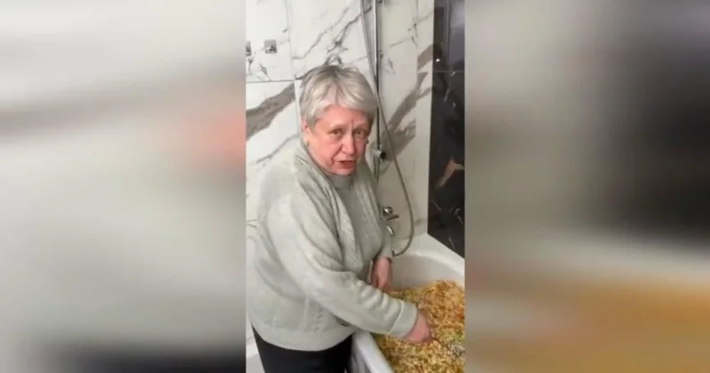 Ресейлік әжей Жаңа жылға бір ванна оливье салатын дайындаған