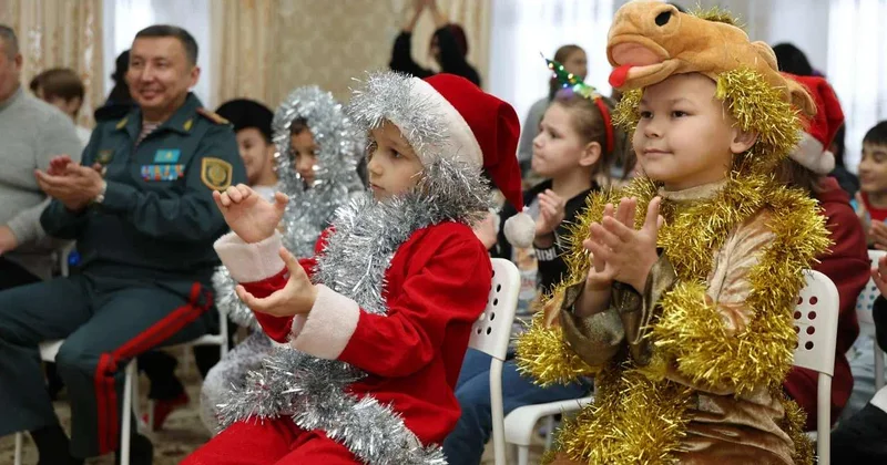 Гвардейцы поздравили воспитанников детских домов с Новым годом